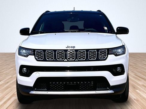 Used 2025 Jeep Compass Limited AWD/4WD image 3