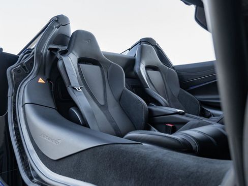 Used 2024 McLaren 750S Spider image 4