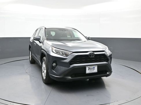 Used 2019 Toyota RAV4 XLE w/ Convenience Package AWD/4WD image 3