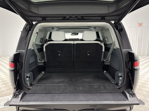 Used 2025 Rivian R1S Premium image 15