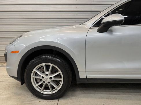Used 2018 Porsche Cayenne AWD/4WD image 4