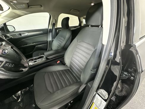 Used 2017 Ford Fusion SE w/ Fusion SE Technology Package image 15