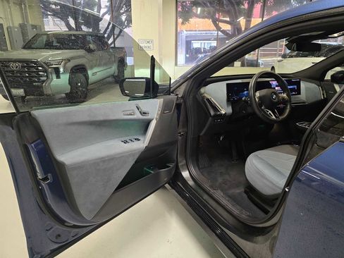 Used 2025 BMW iX xDrive50 w/ Premium Package image 23