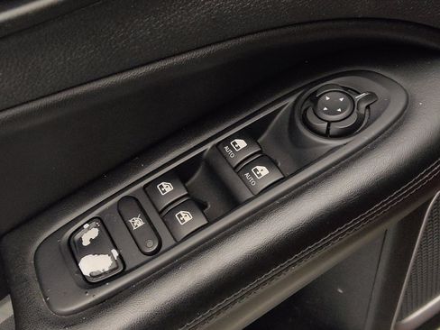 Used 2019 Jeep Compass Latitude FWD image 27