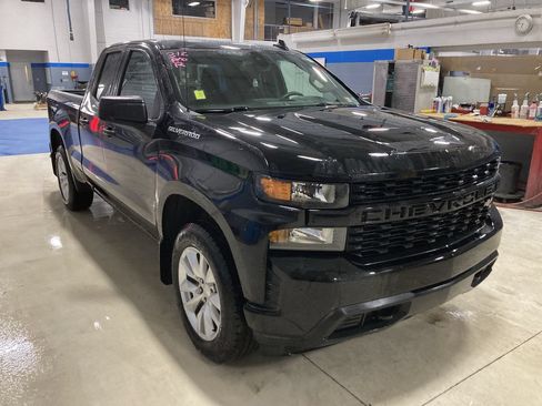 Used 2021 Chevrolet Silverado 1500 Custom w/ Safety Confidence Package AWD/4WD image 1
