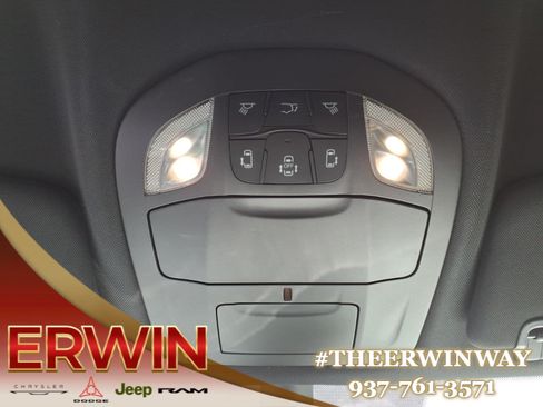 Used 2025 Chrysler Pacifica Select FWD image 22