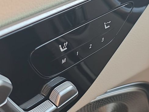 Used 2024 Mercedes-Benz CLE 300 4MATIC Cabriolet image 37