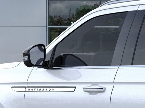 New 2026 Lincoln Navigator L Premier AWD/4WD image 20