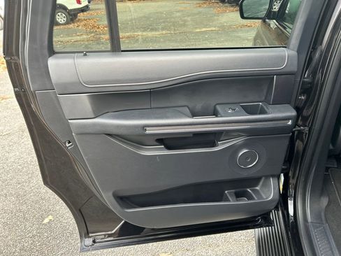 Used 2024 Ford Expedition Max XLT image 23