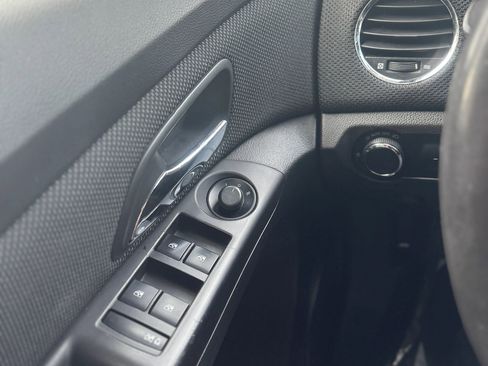 Used 2012 Chevrolet Cruze LT image 22