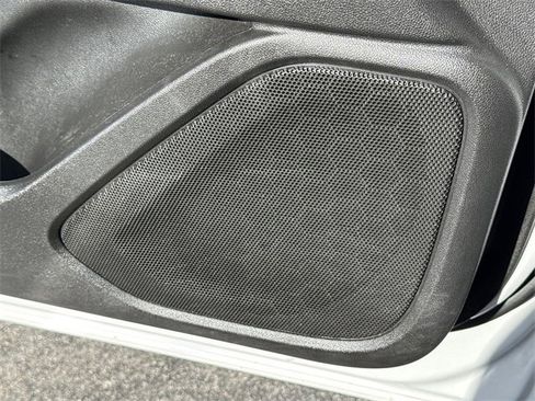 Used 2023 GMC Terrain SLT image 22