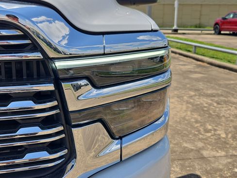 Used 2025 RAM 2500 Limited AWD/4WD image 12