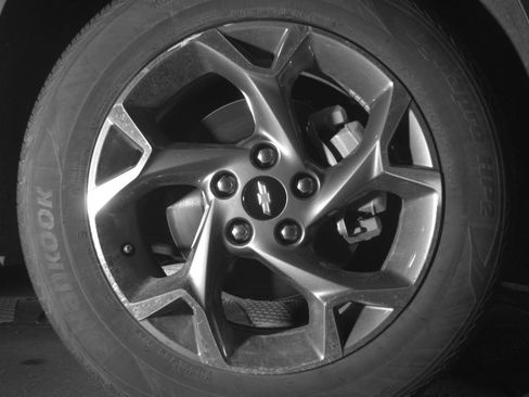 Used 2025 Chevrolet Trax LT FWD image 13