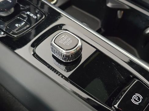 Used 2023 Volvo XC60 T8 Ultimate w/ Climate Package image 35