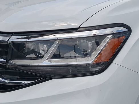 Used 2023 Volkswagen Atlas SE w/ Panoramic Sunroof Package FWD image 9