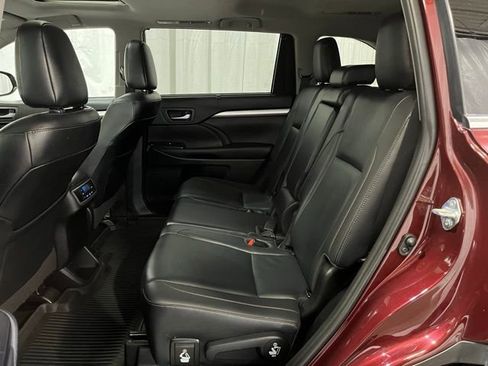 Certified 2019 Toyota Highlander XLE AWD/4WD image 11
