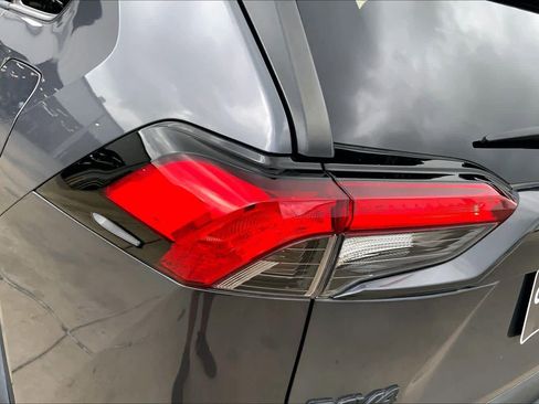 Used 2022 Toyota RAV4 LE FWD image 28