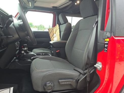 Used 2024 Jeep Wrangler Sport AWD/4WD image 9
