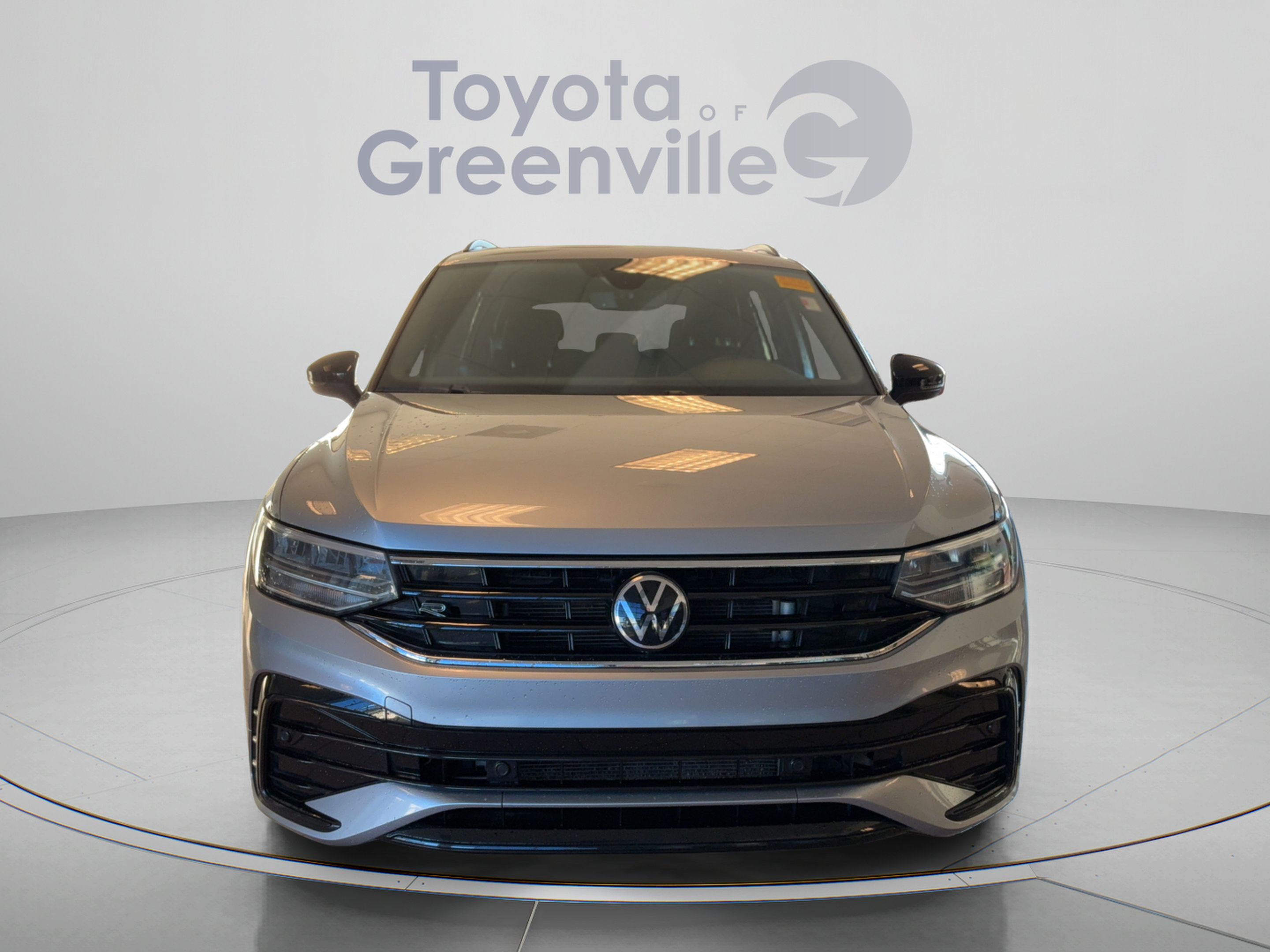 Used 2022 Volkswagen Tiguan SE R-Line FWD image 9