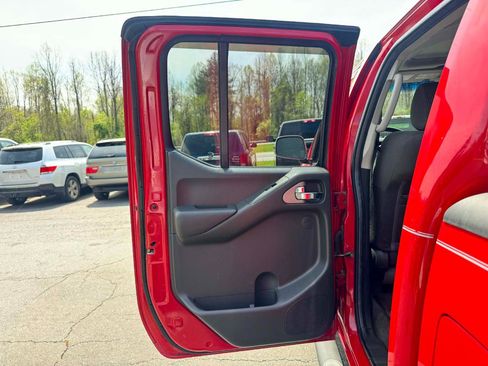 Used 2006 Nissan Frontier NISMO w/ (J01) Sunroof Pkg image 11