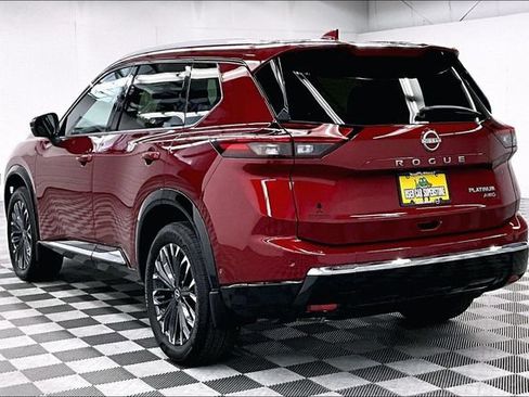 Used 2025 Nissan Rogue Platinum AWD/4WD image 2