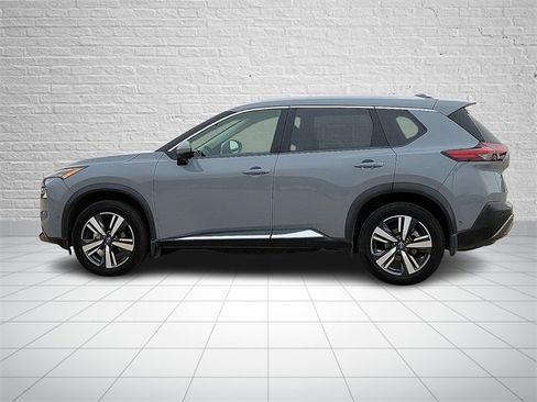 Used 2022 Nissan Rogue SL w/ SL Premium Package image 2