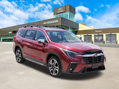 Used 2023 Subaru Ascent Limited w/ Technology Package AWD/4WD image 3