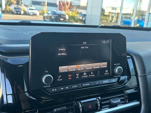 Certified 2024 Nissan Pathfinder SV w/ Black Appearance Package image 28