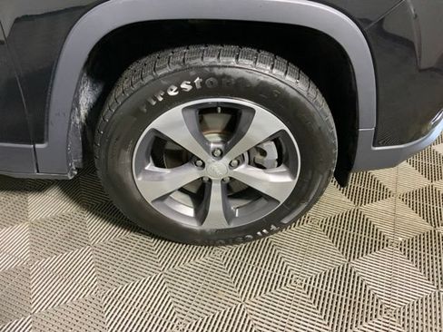 Used 2019 Jeep Cherokee Limited w/ Luxury Group AWD/4WD image 36