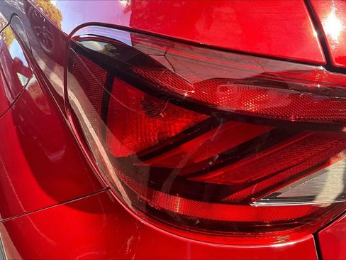 Used 2025 Hyundai Venue SE FWD image 28