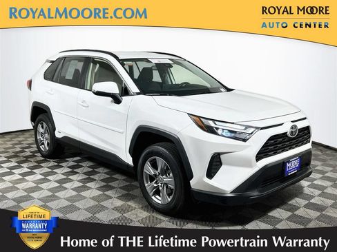 Certified 2025 Toyota RAV4 XLE AWD/4WD image 1