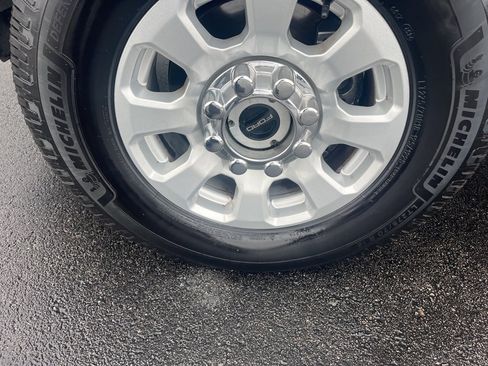 Used 2023 Ford F250 XLT w/ FX4 Off-Road Package image 9