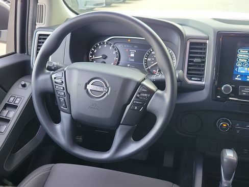 Used 2022 Nissan Frontier SV w/ Technology Package RWD image 19