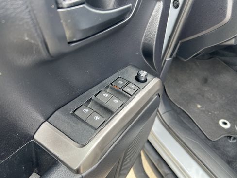 Used 2019 Toyota Tacoma SR5 AWD/4WD image 14