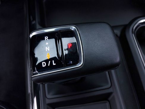 Used 2023 Chevrolet Silverado 1500 ZR2 w/ Technology Package AWD/4WD image 31