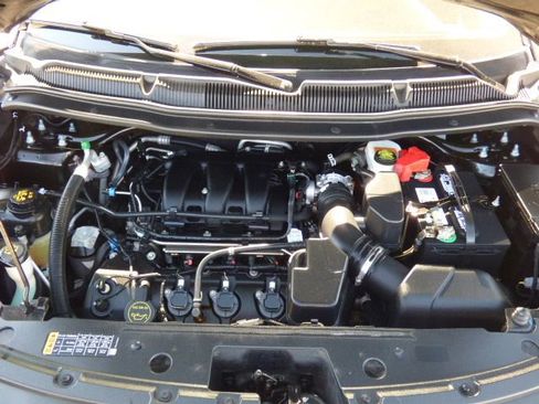 Used 2018 Ford Explorer XLT w/ Equipment Group 202A FWD image 11