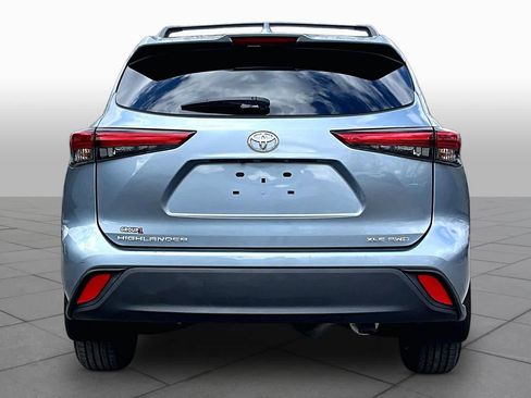 Used 2023 Toyota Highlander XLE image 5