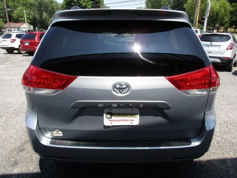 Used 2014 Toyota Sienna LE AWD/4WD image 7