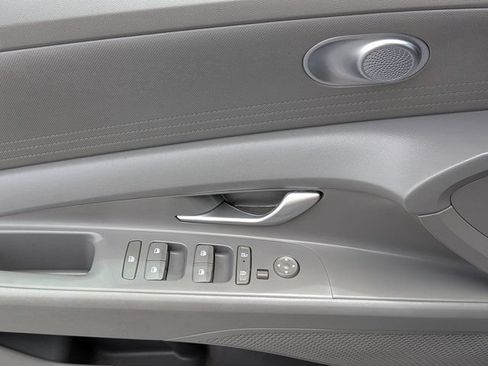 Used 2024 Hyundai Elantra SEL FWD image 18