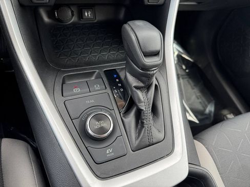 Certified 2019 Toyota RAV4 XLE AWD/4WD image 25