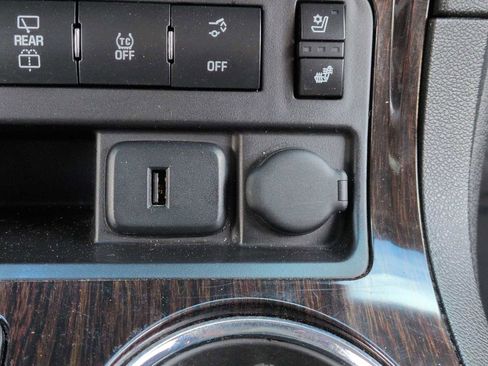 Used 2017 Chevrolet Traverse Premier image 31