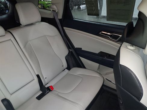 Used 2024 Kia Sportage EX image 14