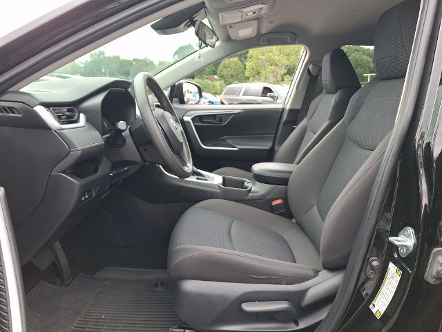 Used 2024 Toyota RAV4 LE AWD/4WD image 2