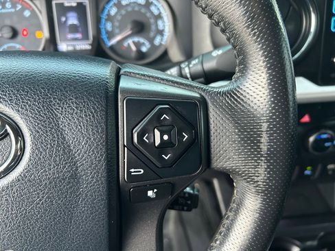 Used 2017 Toyota Tacoma TRD Off-Road image 14