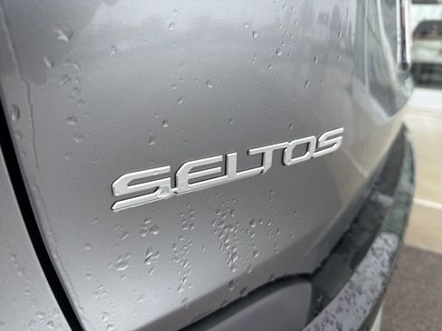 Certified 2025 Kia Seltos EX image 4