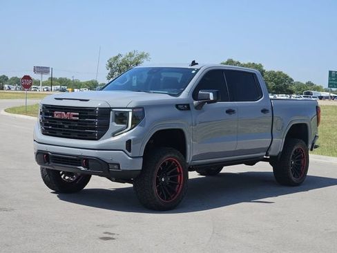 Used 2024 GMC Sierra 1500 Elevation w/ Elevation Premium Package AWD/4WD image 3