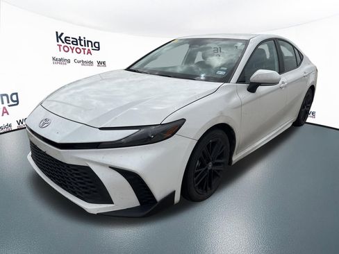 Certified 2025 Toyota Camry SE image 3