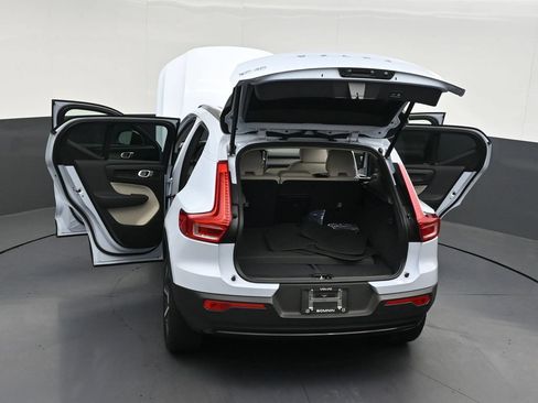 Used 2024 Volvo XC40 B5 Plus w/ Climate Package AWD/4WD image 34