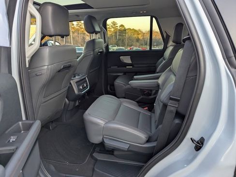 Used 2025 Ford Expedition Active image 17