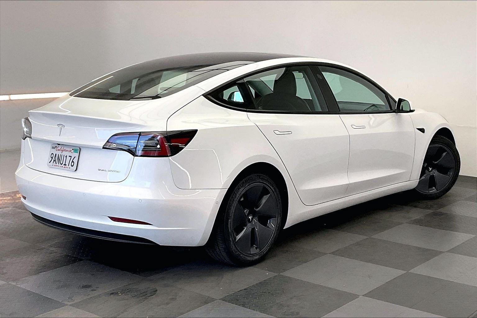 Used 2022 Tesla Model 3 Long Range AWD/4WD image 13